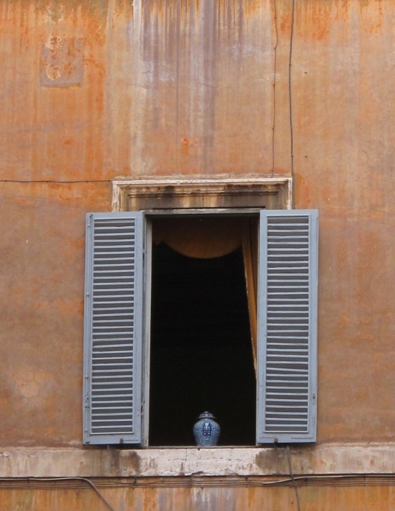 Style Moment | Blue urn, Rome