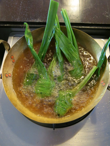 chicken in oil_baipai cooking school_bangkok_Thailand